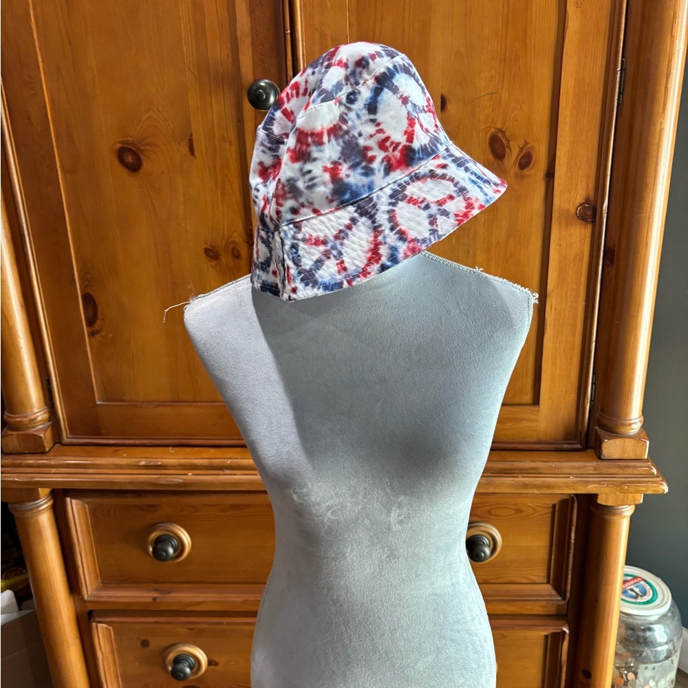 Claire's Red and Blue Fishing Hat